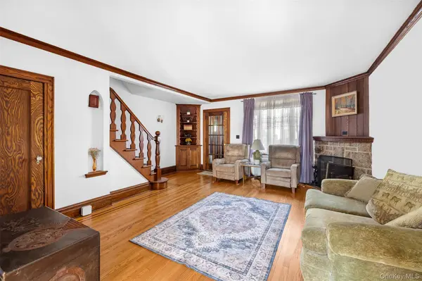7709 82nd ST, Glendale, NY 11385