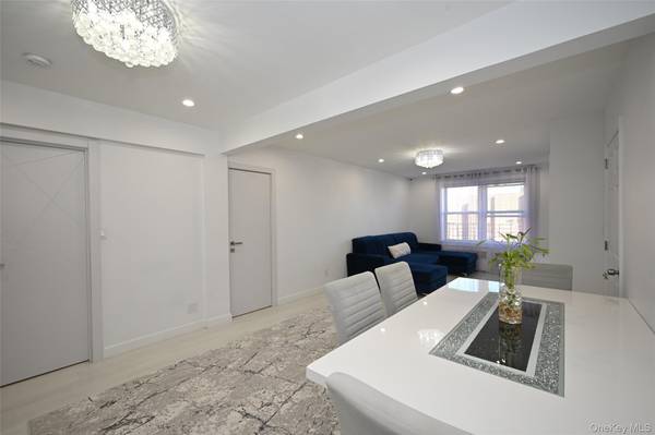 100-25 Queens BLVD #7M, Forest Hills, NY 11375
