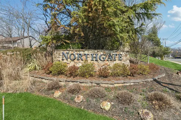 87 Northgate CIR, Melville, NY 11747