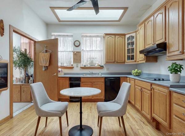 304 Waverly AVE, Brooklyn, NY 11205