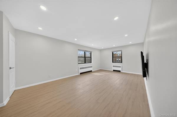 21910 75th AVE #256B2, Oakland Gardens, NY 11364