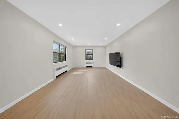 21910 75th AVE #256B2, Oakland Gardens, NY 11364