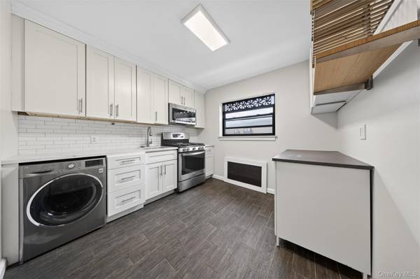 21910 75th AVE #256B2, Oakland Gardens, NY 11364