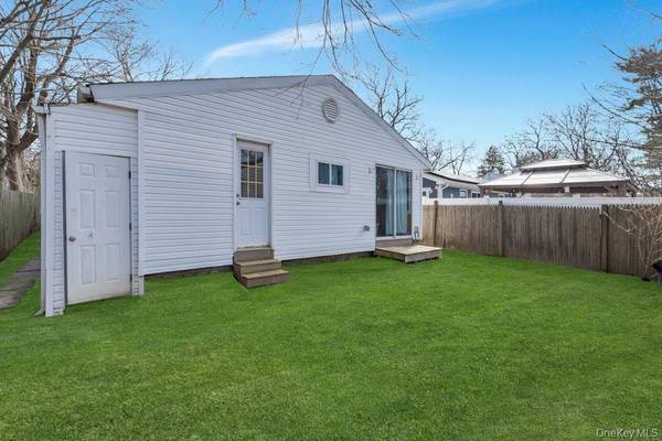 128 Magnolia DR, Mastic Beach, NY 11951