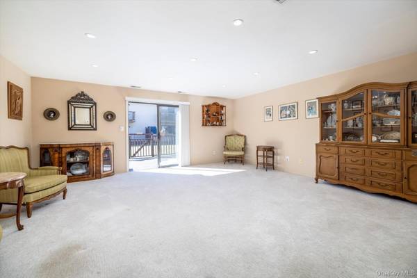 100 Daly BLVD #408, Oceanside, NY 11572