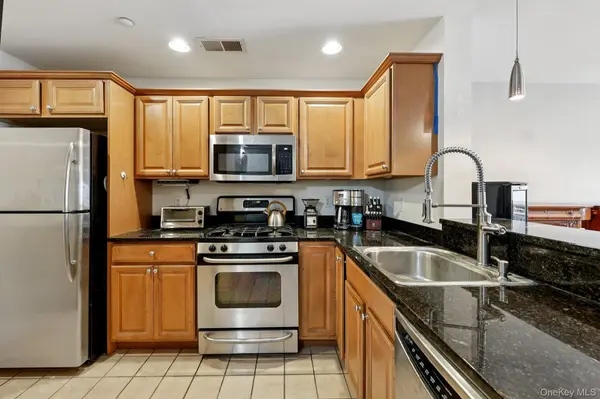 1220 Round Pointe DR, Haverstraw, NY 10927
