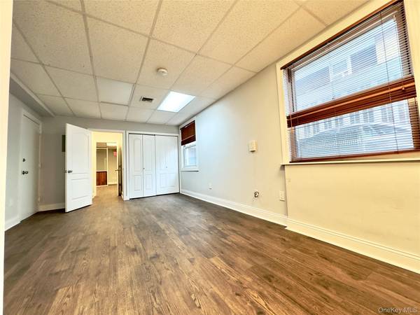 42-22 213 Street level1 bayside, Bayside, NY 11361