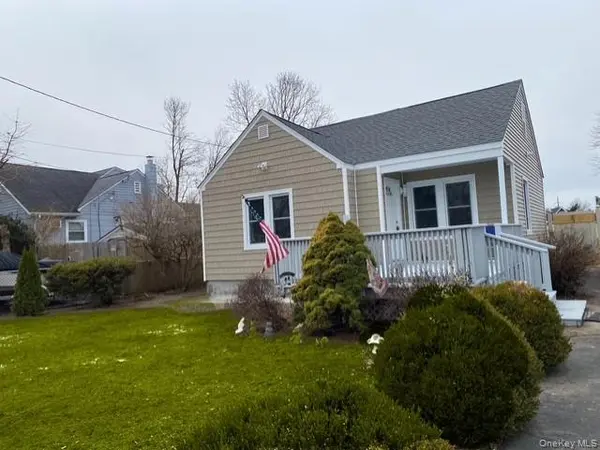 8 Grant AVE, Brentwood, NY 11717