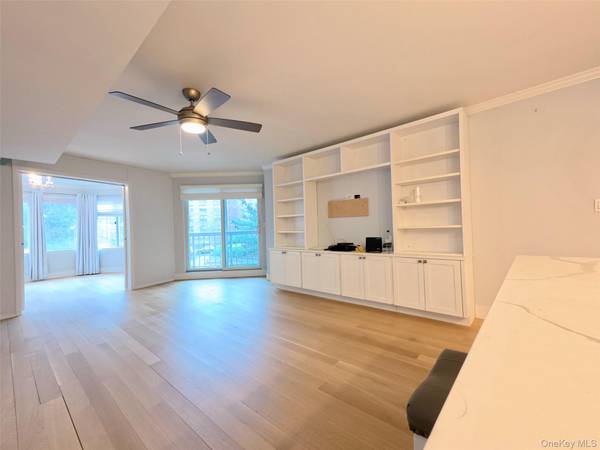 10 Stewart Pl #2GE, White Plains, NY 10603