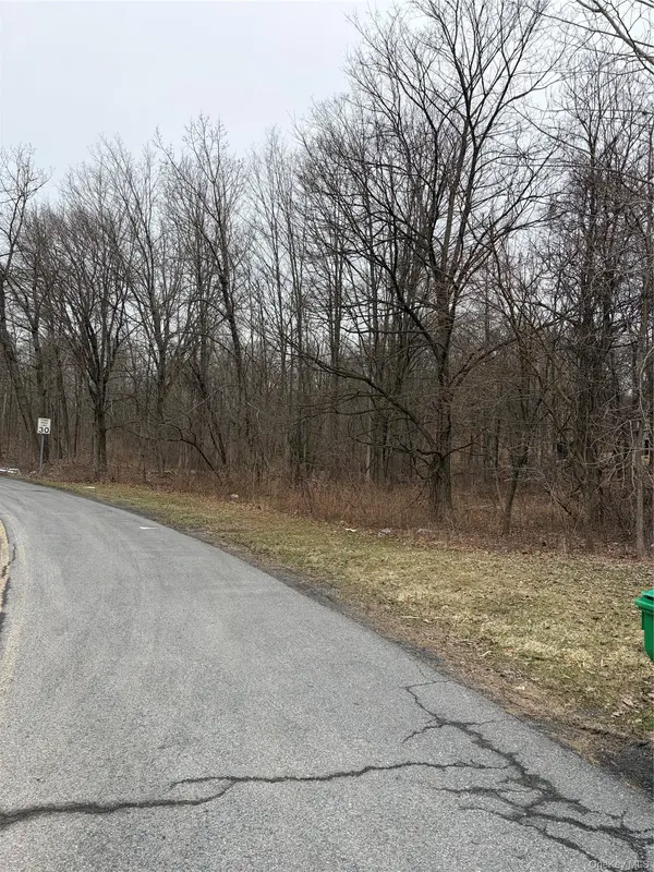 3748 US Highway 9W, Highland, NY 12528