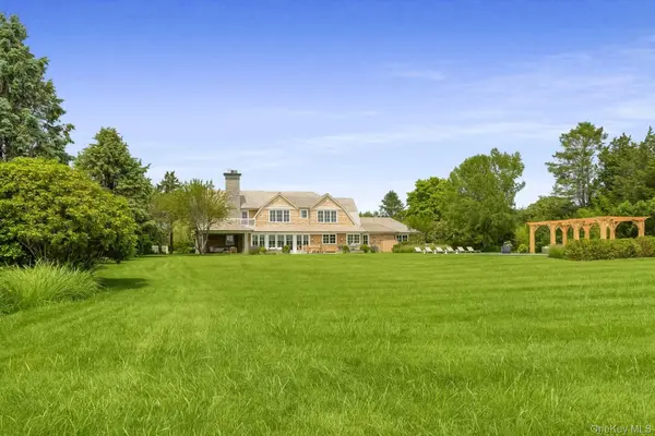 571 Pauls LN, Bridgehampton, NY 11932