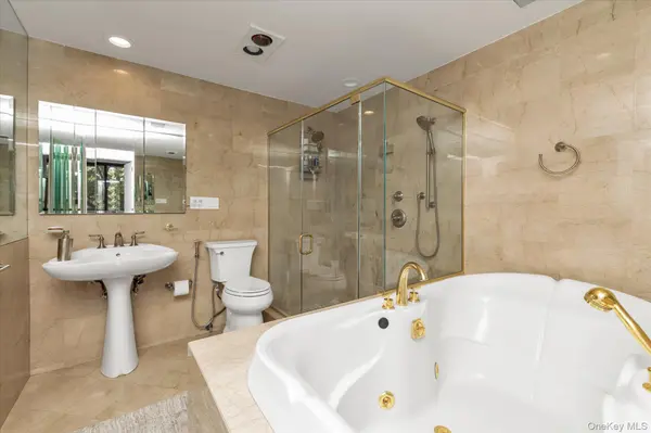 9-05 162 ST #6D, Beechhurst, NY 11357
