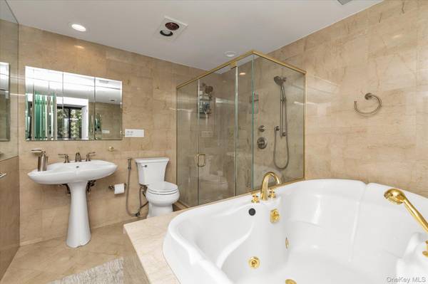 9-05 162 ST #6D, Beechhurst, NY 11357