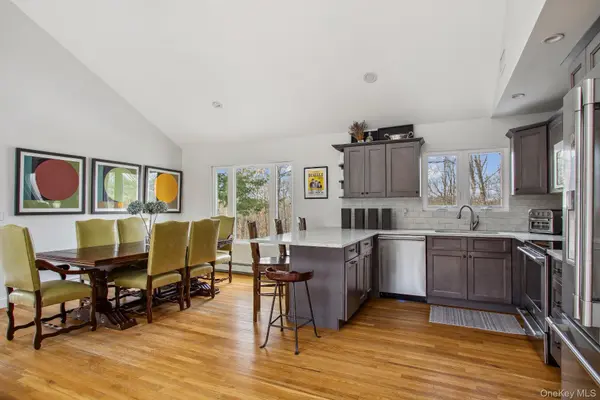 30 Squires BLVD, Hampton Bays, NY 11946