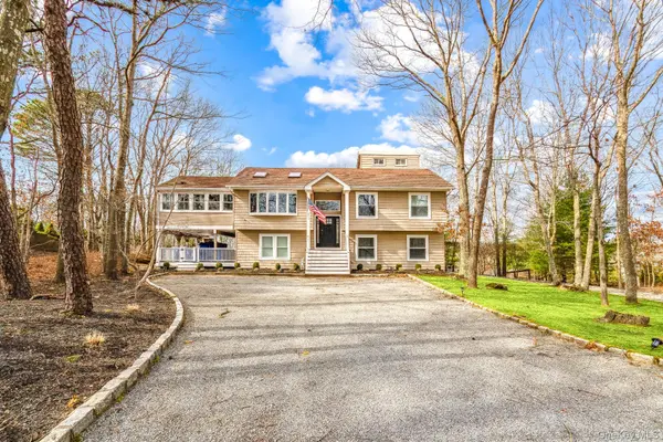 30 Squires BLVD, Hampton Bays, NY 11946