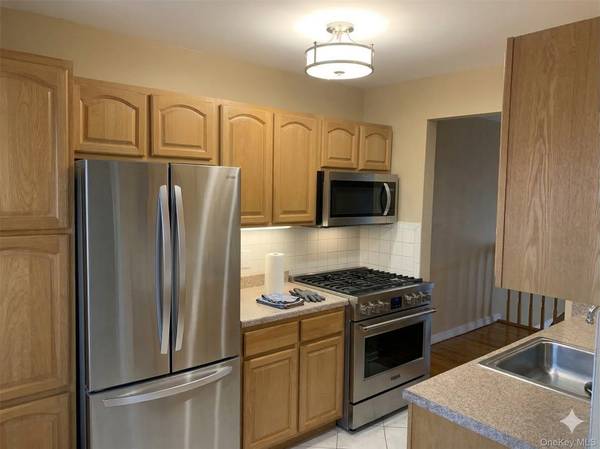 4216 E Tremont AVE, Bronx, NY 10465