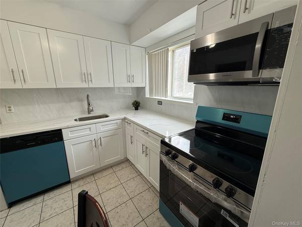 26 Cooper Road #811, Poughkeepsie, NY 12603