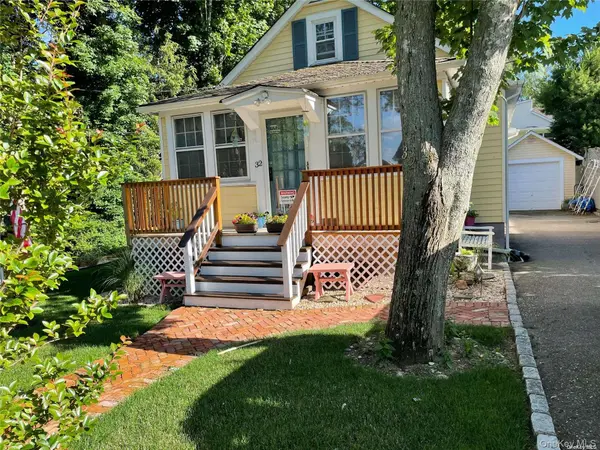 32 Neptune RD, Rocky Point, NY 11778