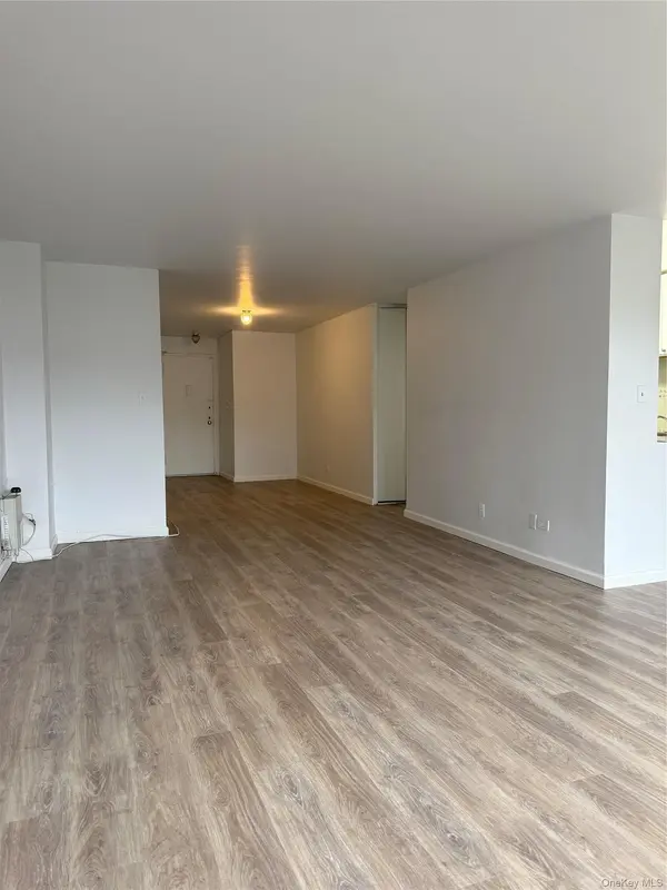 61-20 Grand Central Pkwy #A 106, Forest Hills, NY 11375