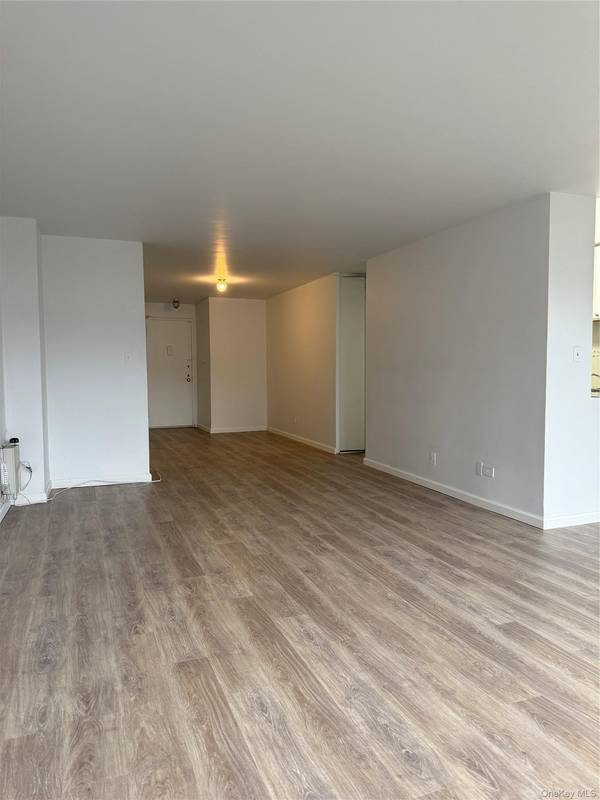 61-20 Grand Central Pkwy #A 106, Forest Hills, NY 11375