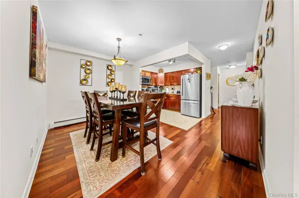 35-30 10th ST, Astoria, NY 11106