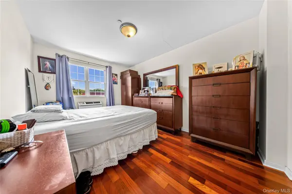 35-30 10th ST, Astoria, NY 11106