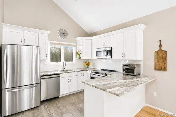 39 Tanners Neck LN, Westhampton, NY 11977