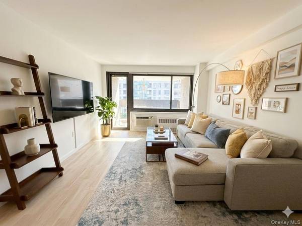77 Fulton ST #6F, New York (manhattan), NY 10038