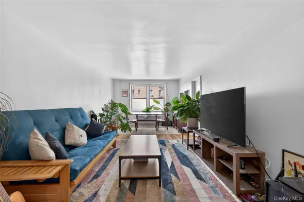 8385 116th ST #4L, Kew Gardens, NY 11418