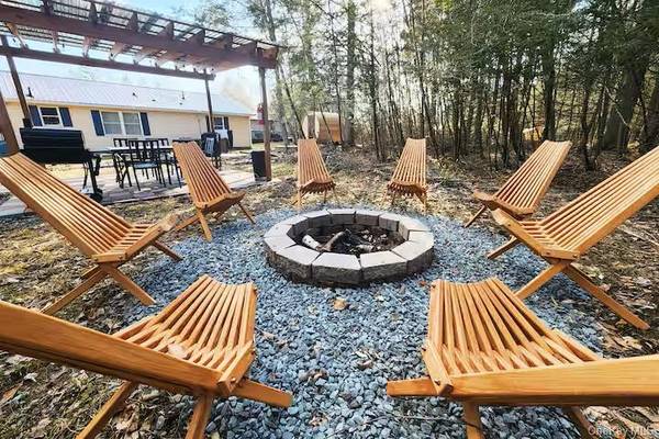 29 Edward DR, Loch Sheldrake, NY 12759