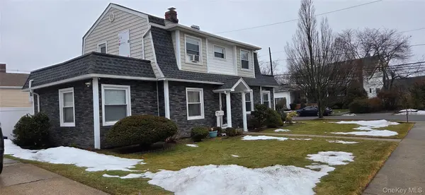 2 Sportsmans AVE, Freeport, NY 11520