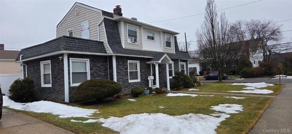 2 Sportsmans AVE, Freeport, NY 11520
