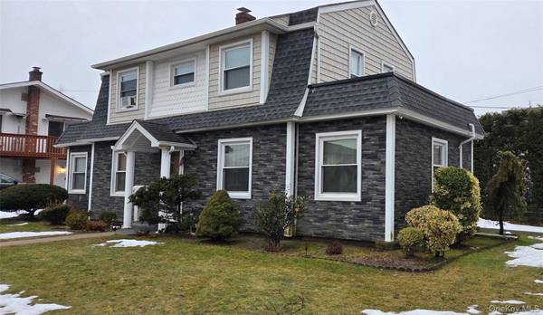 2 Sportsmans AVE, Freeport, NY 11520