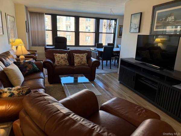 209-39 23 Ave #4K, Bayside, NY 11360