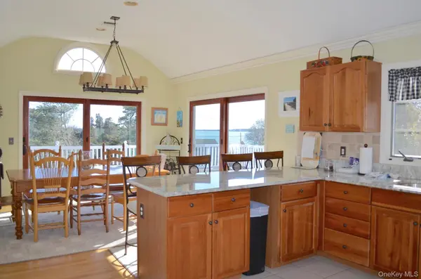 16 Grant BLVD, Hampton Bays, NY 11946