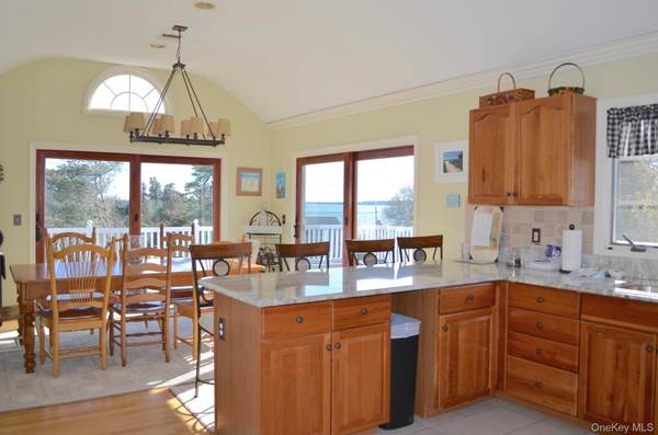 16 Grant BLVD, Hampton Bays, NY 11946