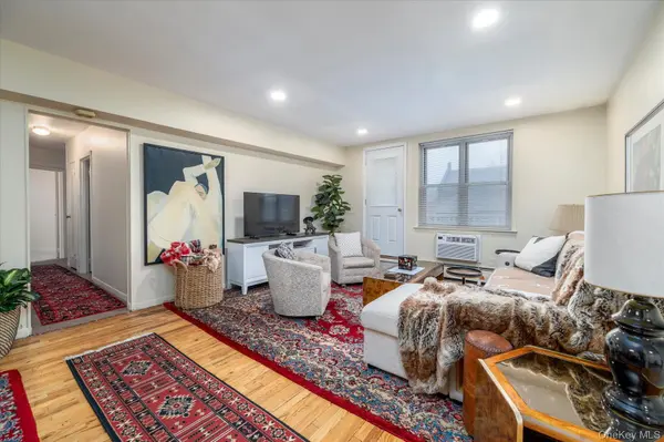 2 Fowler AVE #211, Lynbrook, NY 11563
