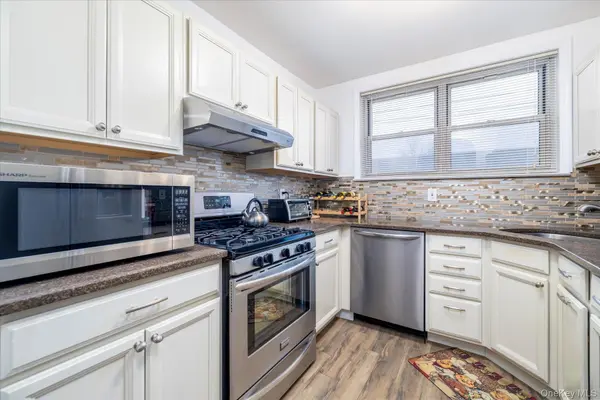 2 Fowler AVE #211, Lynbrook, NY 11563