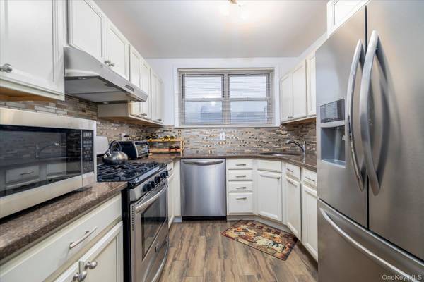 2 Fowler AVE #211, Lynbrook, NY 11563
