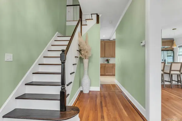 85 Violet AVE, Floral Park, NY 11001