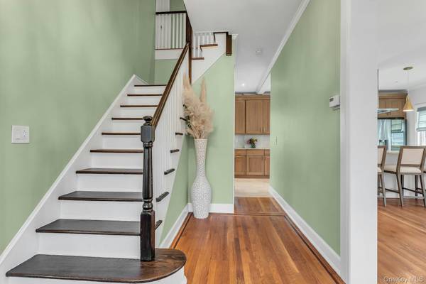 85 Violet AVE, Floral Park, NY 11001