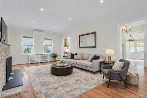 85 Violet AVE, Floral Park, NY 11001