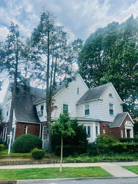 10922 Myrtle AVE, Richmond Hill North, NY 11418