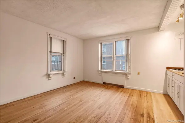 72-61 113th ST #4B, Forest Hills, NY 11375