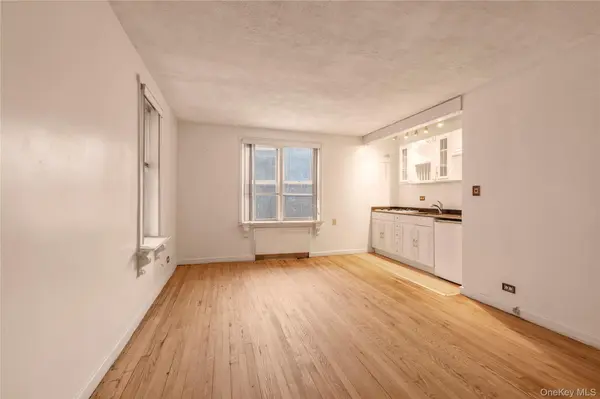 72-61 113th ST #4B, Forest Hills, NY 11375