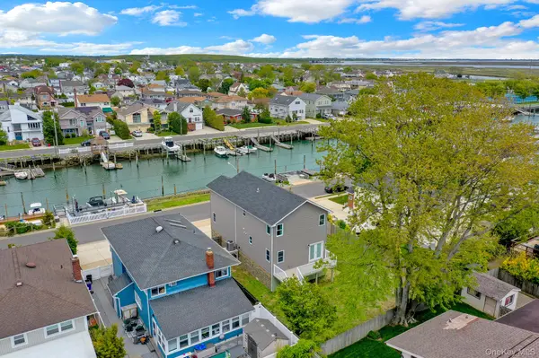 1010 California PL, Island Park, NY 11558