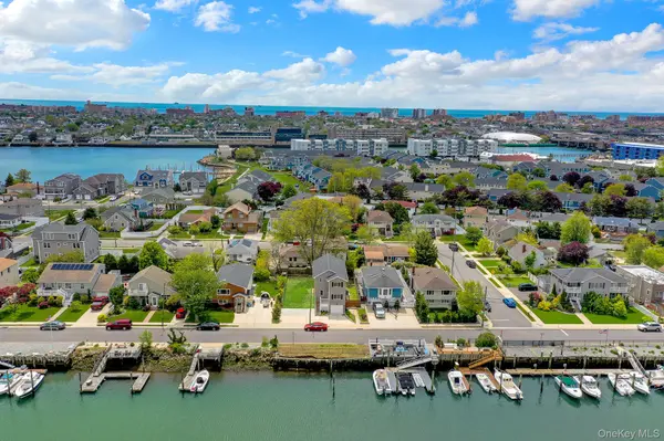 1010 California PL, Island Park, NY 11558