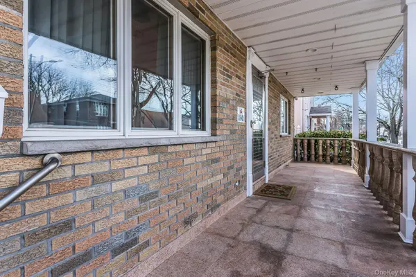 81-43 262nd ST, Glen Oaks, NY 11004