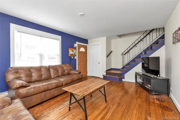 16 Fairfield AVE, Port Washington, NY 11050