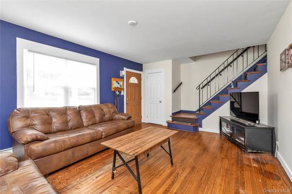 16 Fairfield AVE, Port Washington, NY 11050